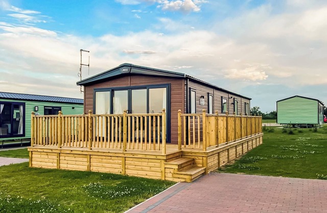 2 bedroom accommodation in Tunstall, Nr Hull