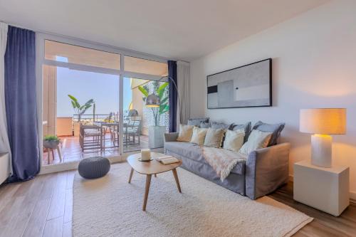 2 Bedroom Amazing Views Golf and Pool