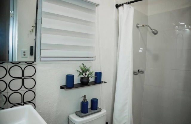 2 bedroom apartment in fun Catano with AC, Walk to Bars, Ferry to Old San Juan