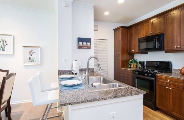 2 Bedroom Apartment L-458838 by Houzlet