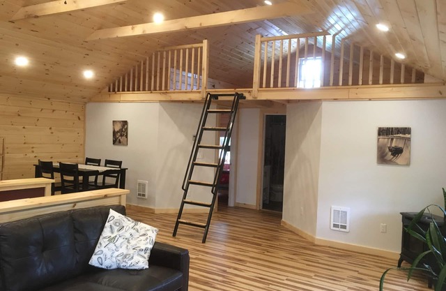 2 bedroom apartment with deck, hot tub and fenced in yard