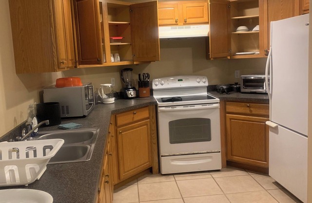 2 bedroom apartment in brilliant Stonecrest with AC, WiFi. Enjoy your stay