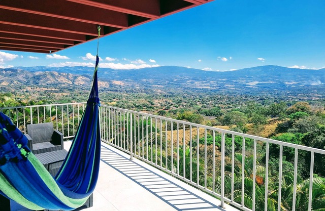 2 Bedroom Apartment With Amazing View!