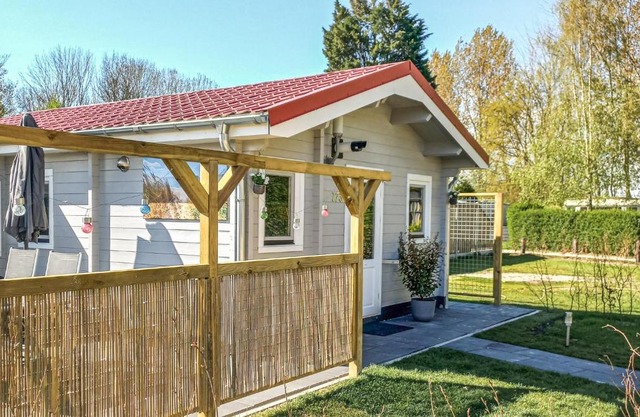 2 Bedroom Awesome Home In Heinkenszand