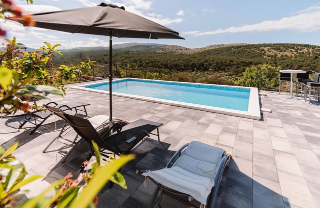 2 bedroom awesome home in Sibenik
