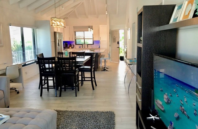 2 bedroom beach and pool views! SMB