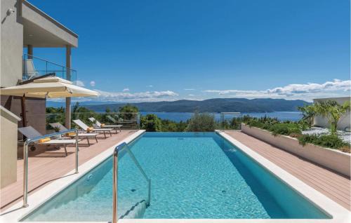2 Bedroom Beautiful Apartment In Plomin