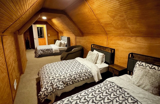 2 Bedroom Cabin by Sierra ski resort
