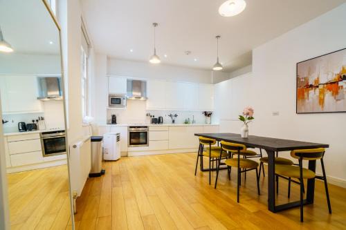 2 Bedroom City Retreat by Regents Park, Prime Camden Location
