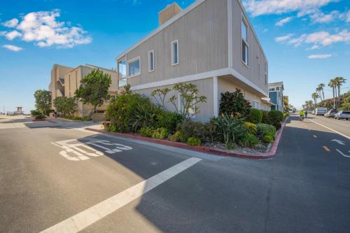 2 bedroom close to the beach on 65th St