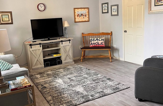 2-bedroom condo in fantastic West Cape May with WiFi, AC