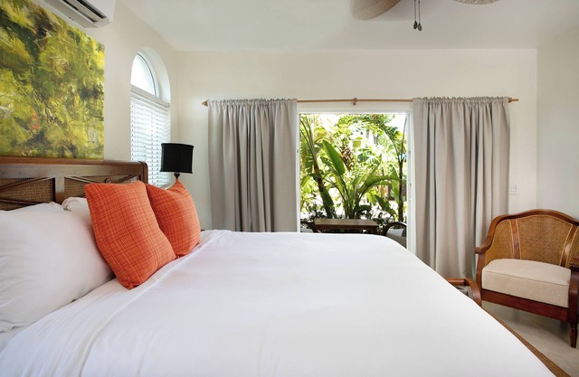 2 Bedroom Condo- Next door to Zemi Beach Hotel for 1/4 the price!