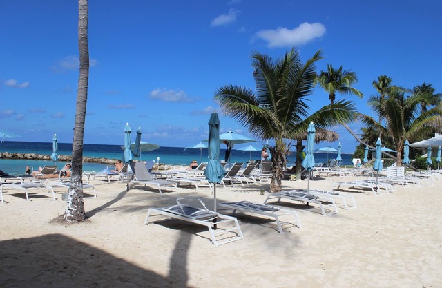 2 Bedroom Condo Seven Mile Beach -Sunset Cove - Newly Renovated