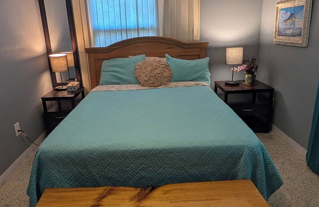 2-bedroom house in brilliant St. Petersburg with WiFi, AC