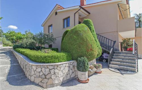 2 Bedroom Lovely Apartment In Gracisce