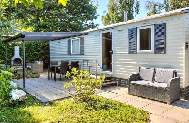 2 bedroom lovely home in Heinkenszand