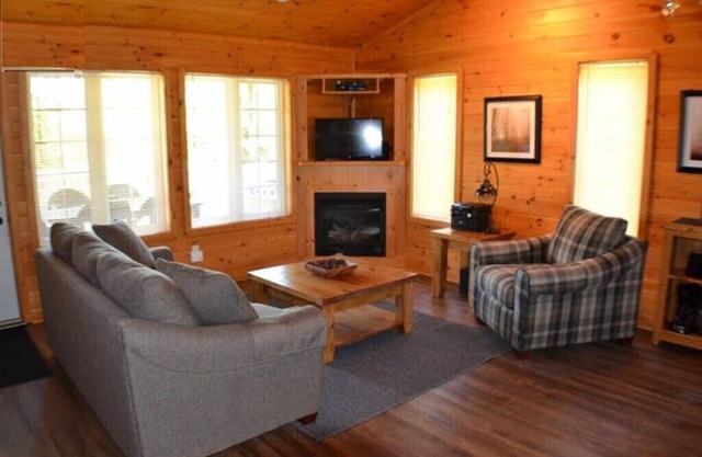 2 bedroom luxury private Cabin located in the Lakes of Wasaga Resort