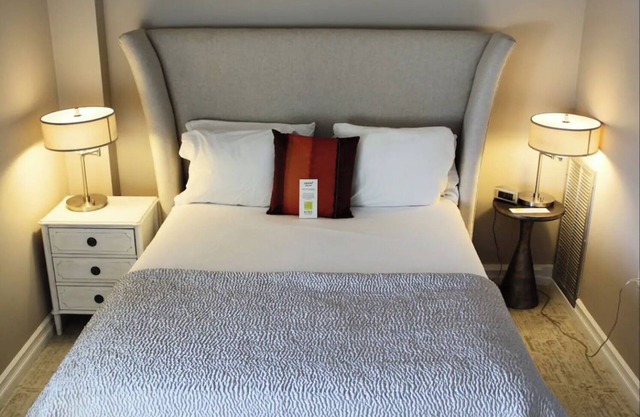 2-Bedroom Luxury Suite with Kitchen in Minneapolis Boutique Hotel