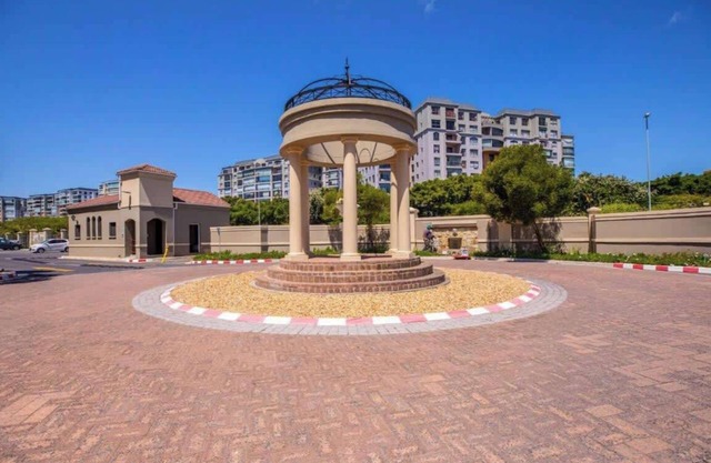 2 Bedroom Mountain View Penthouse Century City