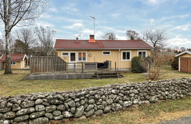 2 bedroom nice home in åsa