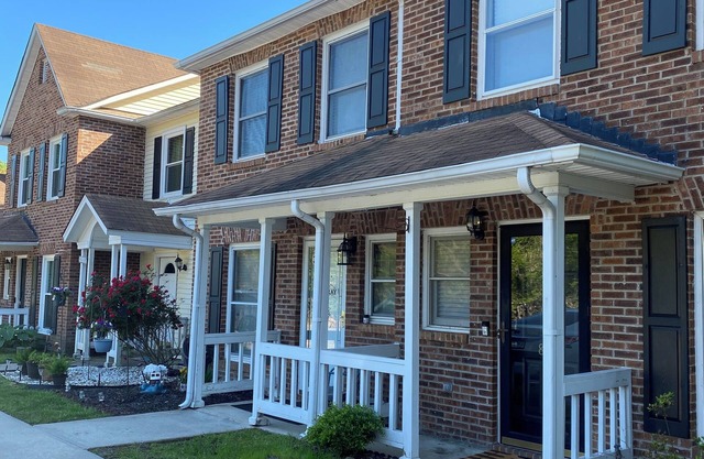 2-bedroom townhome in superb Summerville