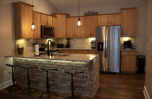 2 Bedroom Townhouse, Airport, Home Office