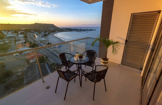 2 Bedroom Upscale Beach Front Condo