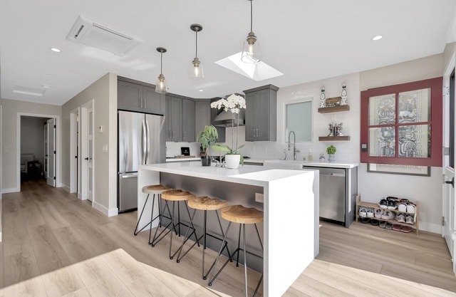 2-bedroom vacation home walking distance to Fashion Island