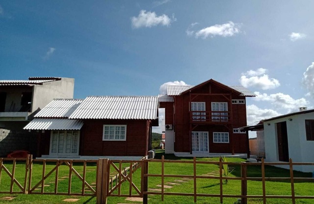 2-bedroom wooden house in Recanto Arvoredo in Subaúma, Linha Verde - Bahia