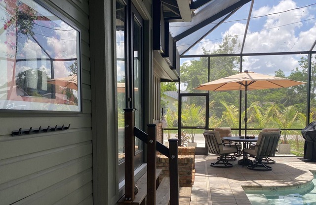 2 bedrooms 1 private bath in Home with Saltwater Pool & Spa downtown!