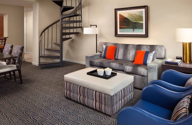 2 Bedrooms plus a Loft Bedroom. 3 full Baths. Easy ski access!