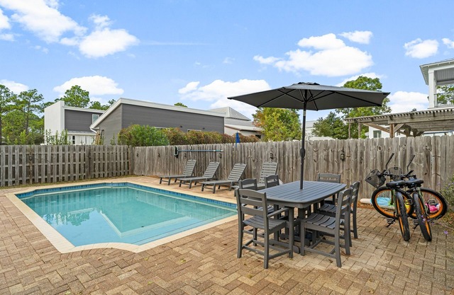 2 Bikes~Walk to the beach & Bike to Seaside! Private Pool!