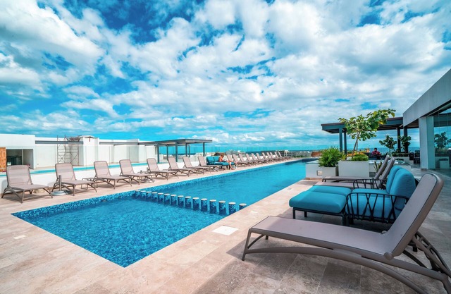 2 BR Condo At Ipana Condos - Pool - Gym - Business Center - Indigo