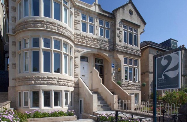 2 Crescent Gardens
