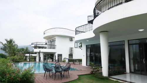 2 Detached 3BR Lakeview Villas Ivory Hoa Binh