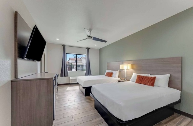 2 Family-Friendly Rooms w/Free Breakfast – Near San Antonio Attractions