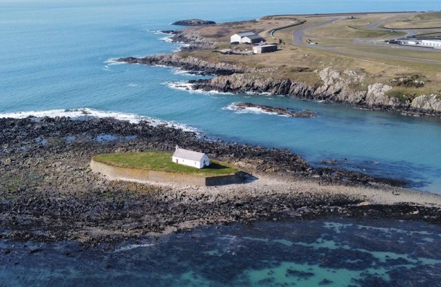 2 Glantraeth Farm Cottage. Pet friendly, Ideal base to explore Anglesey