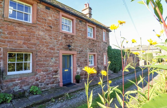 2 IVY COTTAGES, family friendly, with open fire in Langwathby