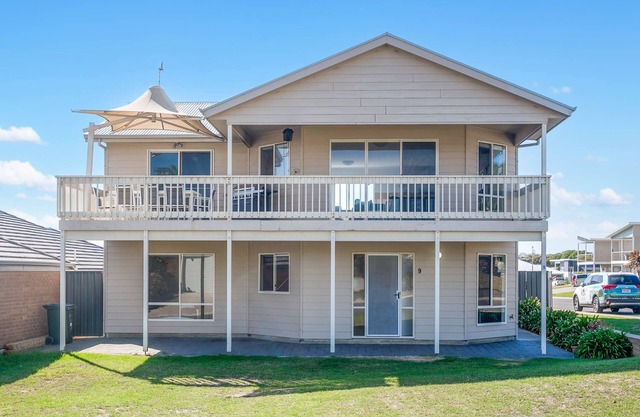 2 living areas and bathrooms. Short Walk to beach.