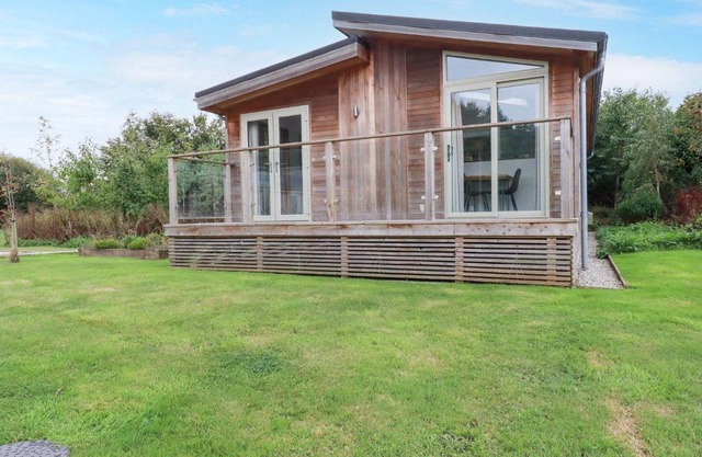 2 Meadow Retreat