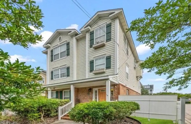 2 min walk to the beach! Gorgeous and spacious home perfect for a group!