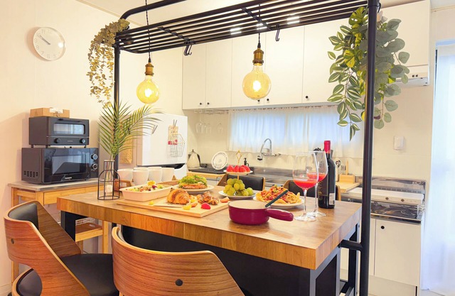 2 mins subway St./Gangnam.Hongdae 30 mins/Family-sized studio/Long term Discount