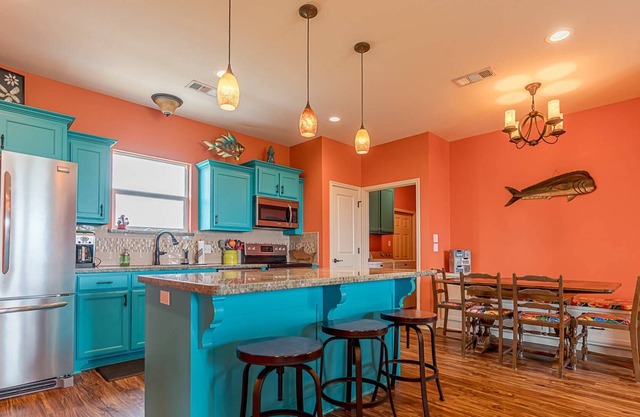 2 Mins to Beach|RV Pad|Hookups|2 Decks|Water Views|Oversized Lot|Near Ferry|Dogs Welcome|Cargo Lift