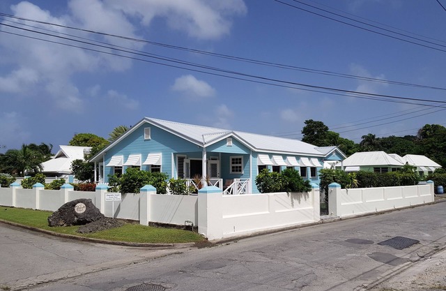 2 minute Walk to Beach, Newly Renovated, 2 Bedroom 2 Bathroom Apartment #2