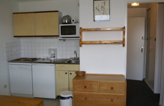 2-room apartment near slopes with balcony and elevator