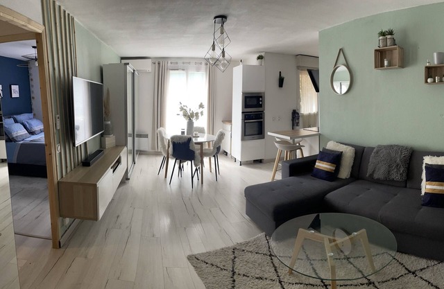 2-room apartment, sleeps 4, with pool and jacuzzi