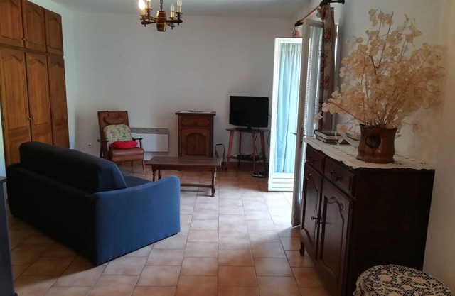 2-Room House with Garden near Nice