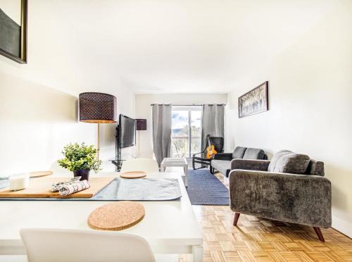 2 Spacious Luxury Bedroom Montreal