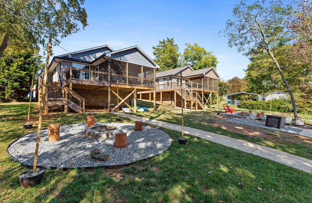 2 Stunning Lakefront Homes: Docks/Fire Pits/Kayaks