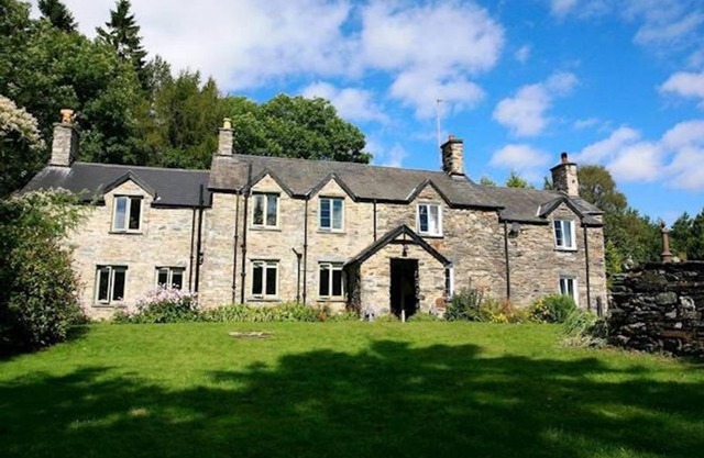 2 Tan-y-castell